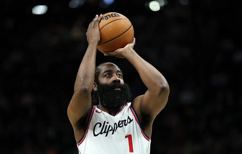 哈登重返赛场，持续失利首场状态出色，皇家马德里观众沸腾！再创辉煌时刻的简单介绍